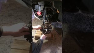 Откручиваем ступичную гайку