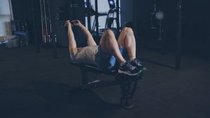 Пуловер с гирей ноги на скамье/ KB Pullover