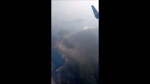 Посадка в аэропорту Нячанг (Вьетнам) China Southern Airlines и взлетающий самолет под нами