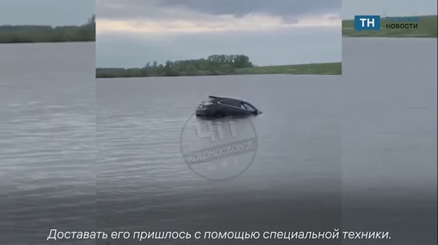 В водоеме под Тулой затонул Лексус