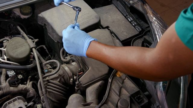 How To: Change the Air Filter on a 2011 to 2018 Ford Focus смотреть онлайн