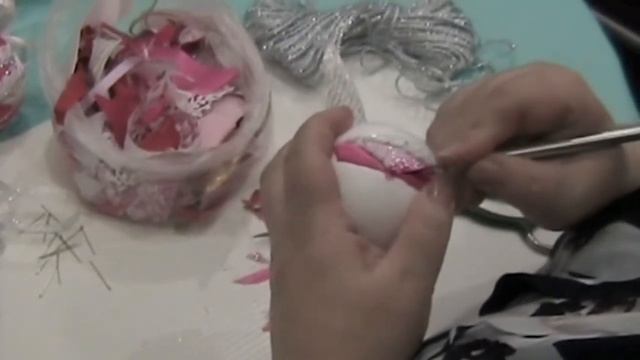 Как сделать новогодний шар на елку из лоскутов