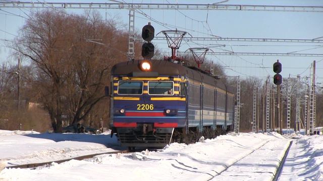 Электропоезд ЭР12-6003 на ст. Кейла / ER12-6003 EMU at Keila station смотреть онлайн