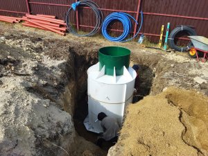 Обустройство скважины на воду с монтажом кессона в частном доме