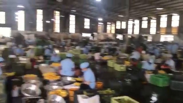 В таких условиях нередко делают "сушеное" манго.