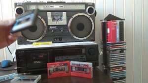 Аудиокассета Maxell LN90 имеет ли "тот самый" запах?