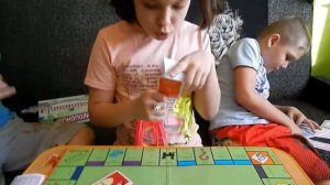Как играть в монополию/Экономическая игра/Покупай и плати за аренду))