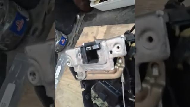 Ремонт замка двери мерседес W203 прыгает солдатик смотреть онлайн