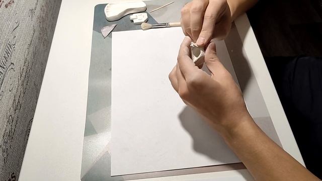 Лепим подвеску из глины в виде черепа ворона