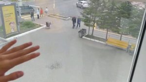 засунул голову в туалет