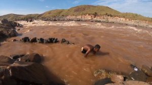 Как моют золото на Мадагаскаре.