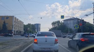 Поворот налево или разворот на перекрестке, при наличии трамвайных путей.