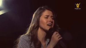 держи в своих ладонях Елена Крупская.