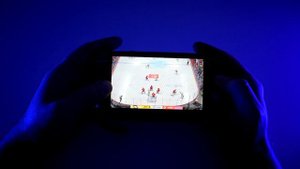 Играю в NHL24 на PS Vita