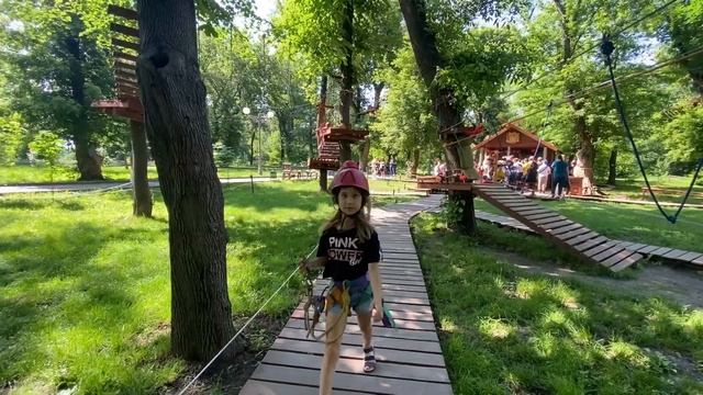 Отдых с пользой в веревочном парке «Дитя джунглей» смотреть онлайн