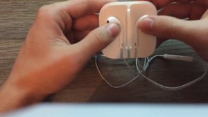 Наушники Apple. Как скрутить наушники от iPhone?