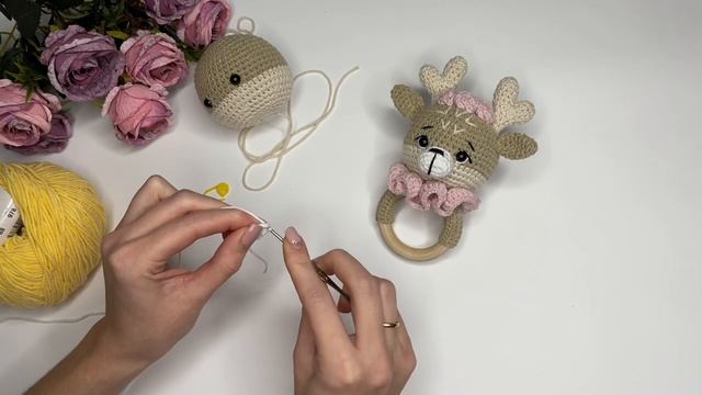ВЯЗАНАЯ ПОГРЕМУШКА КРЮЧКОМ ОЛЕНЁНОК ДЛЯ НАЧИНАЮЩИХ