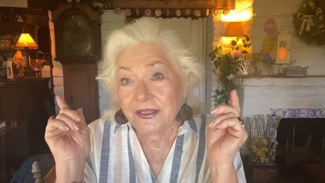 Gardening / Bread Making / Getting Ready to Pack and Thinking About Rabbit Holes / Over 60 смотреть онлайн