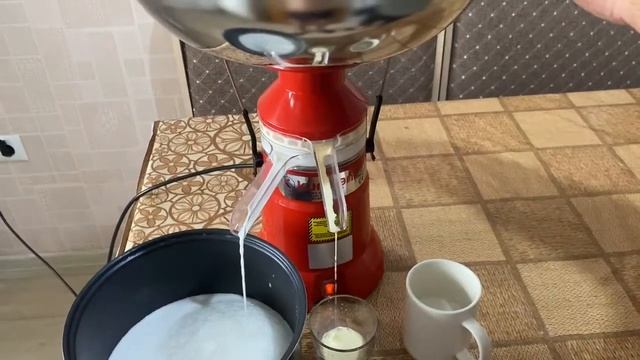 Сепаратор Куртсан(KURTSAN - Турция) 140 л./час. Детальный обзор и работа с молоком. смотреть онлайн