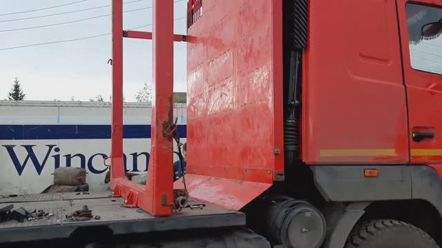 Собираем МАЗ после ДТП.mp4 смотреть онлайн