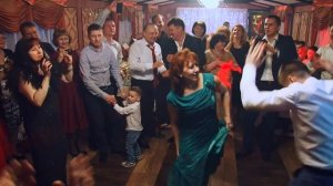 Танец жениха с тёщей. Свадьба.