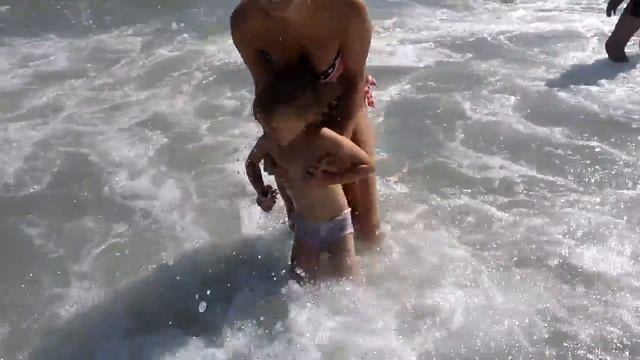 Морская девочка Марина очень любит море смотреть онлайн