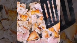 ЖАРЕНОЕ МЯСО с луком на сковороде / Жарю мясо