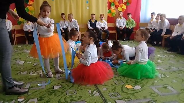 Утренник. Детский сад Радуга. Группа Пчелка. Осенний бал. 31.10.2019 смотреть онлайн