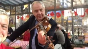 Цыганская музыка в Будапеште. Чардаш в ресторане.