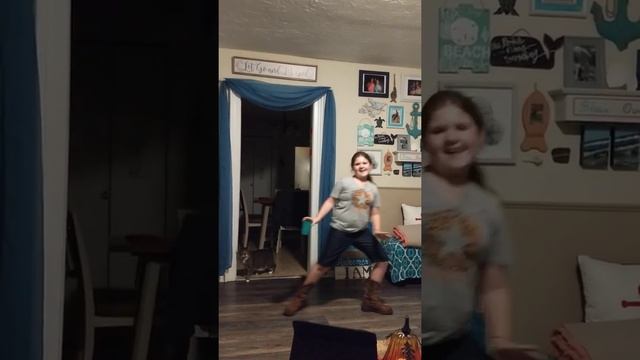 Clarence the cat's hooman doing the Git Up смотреть онлайн