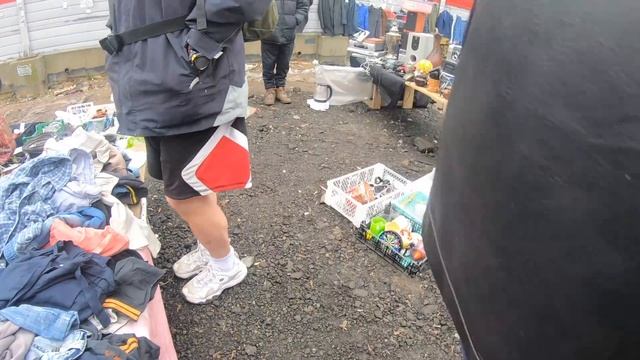 БАРАХОЛКА в САЛТЫКОВКЕ. Кортик и штык-нож продавец держал под иконой. 4К смотреть онлайн