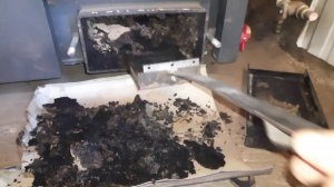 Открыл  нижний люк теплообменника на Котле Неделька КО-60