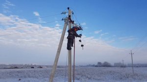 ???Воздушные линии.Установка разъединителя РЛНД на анкерной опоре ВЛ 10 кВ. г. Новосибирск.