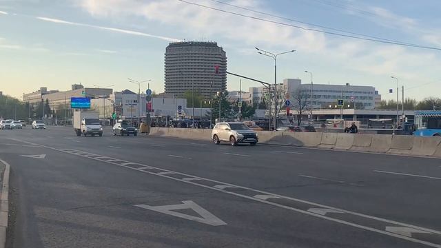 В районе Метро Каширская, г. Москва. Вид на Каширское шоссе в сторону центра, 11.05.2022 смотреть онлайн