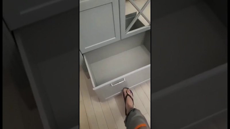 Зеркальный шкаф для спальни в стиле Прованс.