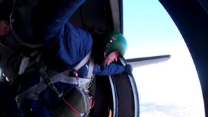 Прыжки с парашютом на сборах с поисково-спасательной и парашютно-десантной службами ДА в Энгельсе