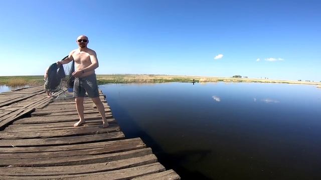 Рыбалка кастинговой сетью на реке рыбалка на сазана сазан весной Кругляш и Продолгаваш ЁКЛМН Рыбалк смотреть онлайн