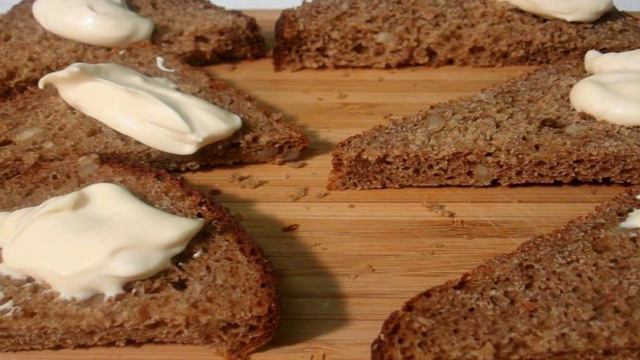 Бутерброды с икрой мойвы
