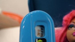 Монстр Хай Хоулин заболела. Видео про куклы