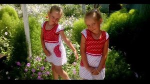 ?? Две половинки одной красивой и весёлой картинки. Песня про сестричек- близняшек