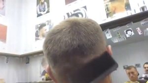 Короткая стрижка машинкой с помощью расчески