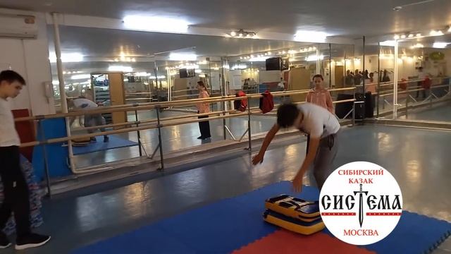 Акробатика кувырки со стоики