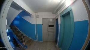 Неизвестные ходят по подъездам и дергают за ручки двери