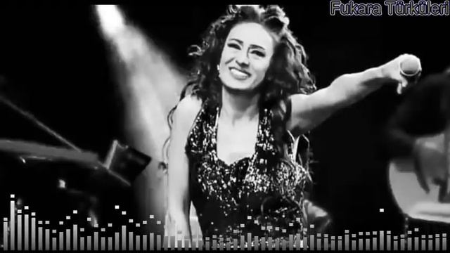 Yıldız Tilbe - Hasretim ben sana deli gibi hasretim El ele yan yana öperken hasretim смотреть онлайн