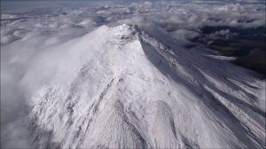 Фантастический полет над вулканами Эквадора.