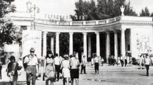 В ГОРОДСКОМ САДУ, М.Блантер, сл. А.Фатьянова, поет А.Виноградов