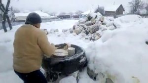 Как быстро и эффективно расколоть дрова и уложить в поленницу