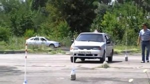 Выполнение упражнения "Змейка" задним ходом - автошкола "61 регион" г. Шахты