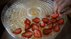 Сушилка для  овощей и фруктов) Сушу бананы и клубничку!