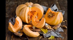 Чистим быстро тыкву от твердой кожуры.